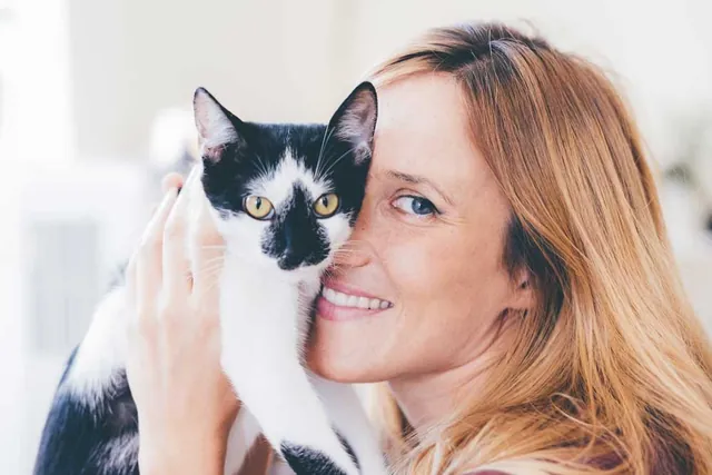 Woman cuddling her cat, photographed by GCShutter